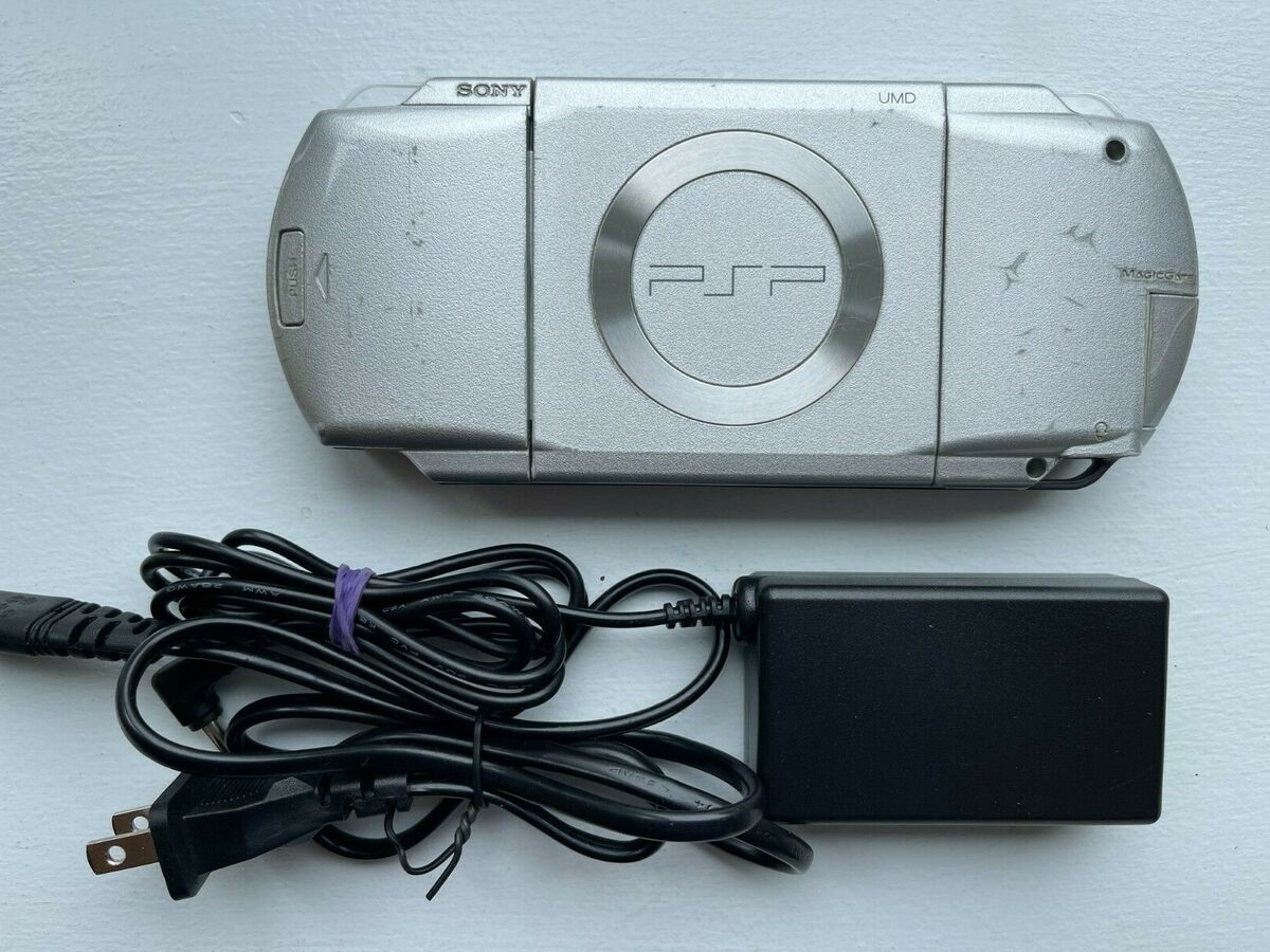 PSP-1000 Silver - Good Condition - OEM Japan Import US PSP-1000 Silver - Good Condition - OEM Japan Import US