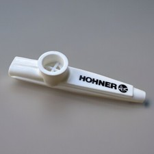 HOHNER WHITE KAZOO NOISE MAKING WHISTLE PLASTIC FLUTE TOY MADE IN CHINA USED VTG