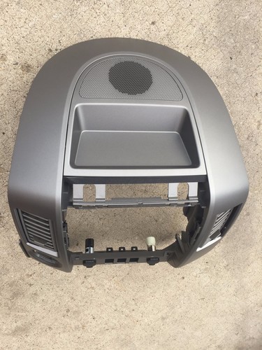 NUEVO FABRICANTE DE EQUIPOS ORIGINALES NISSAN 2006 TITAN/ARMADA TABLERO CENTRAL / RADIO BISEL DE AIRE ACONDICIONADO - CON BISEL SPKR - Imagen 2 de 4