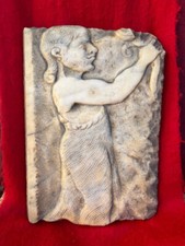 Lastra in marmo, stile etrusco, bassorilievo raffigurante divinità