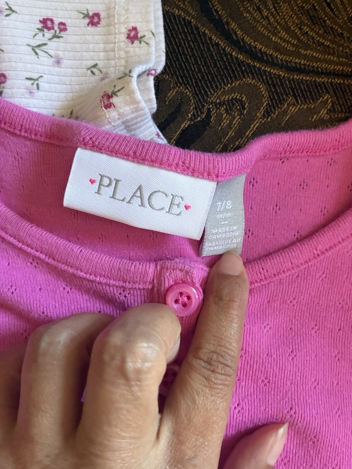 Camisetas infantis rosa e creme com estampa de flores manga curta tamanho 7/8 - Imagem 2 de 4