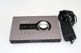 Interfaz de audio de escritorio Universal Audio Apollo x4 Thunderbolt 3