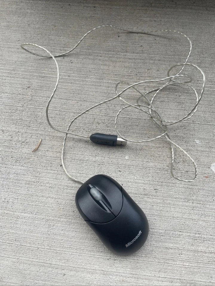 Microsoft 1016 Compact (Mini) USB Plug and Play 3 Button Optical Mouse - Image 2 of 3