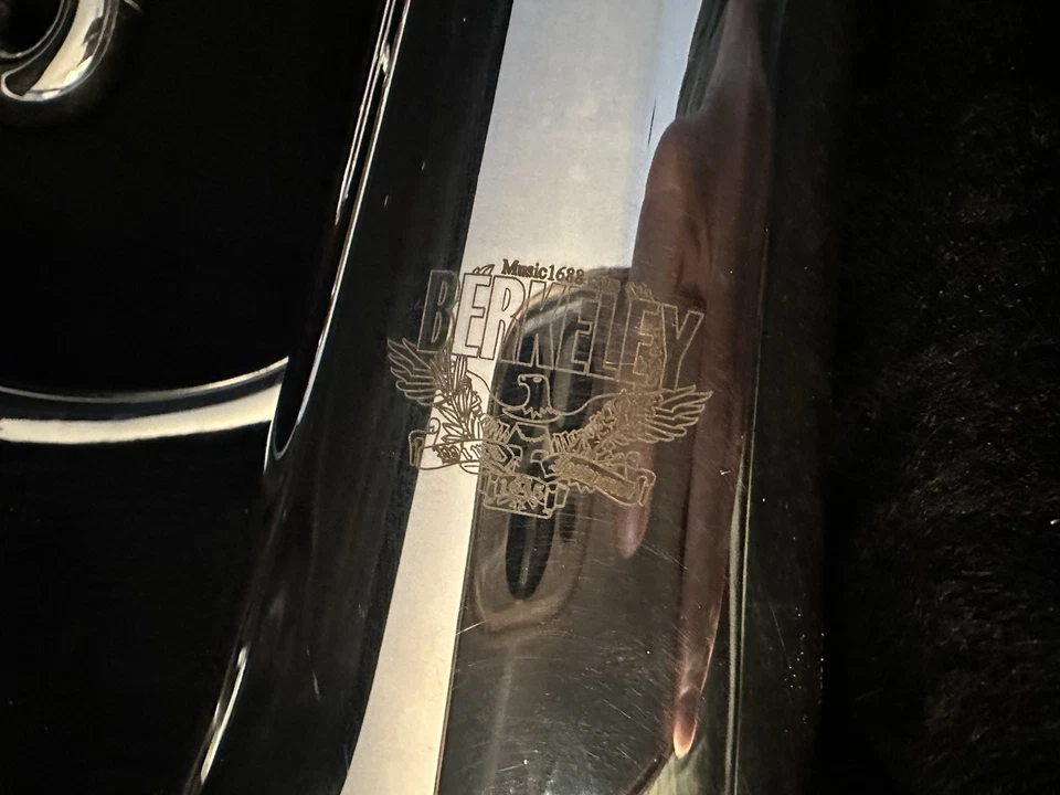 Bajo Berkeley Plata Europea Estilo Giratorio Flugelhorn Foto 4 de 4