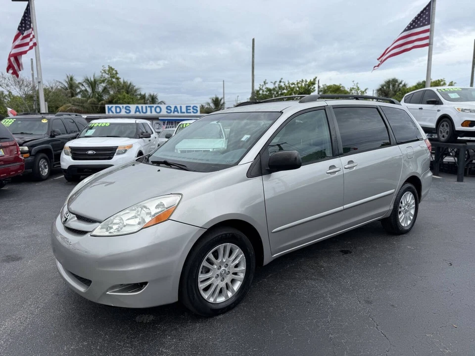 2008 Toyota Sienna LE 7 пассажирский полный привод 4dr мини-фургон - Изображение 3 из 4