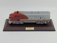 Avon Lionel Classics Train Collection Santa Fe F3 Diesel Loco Engine Wood Base