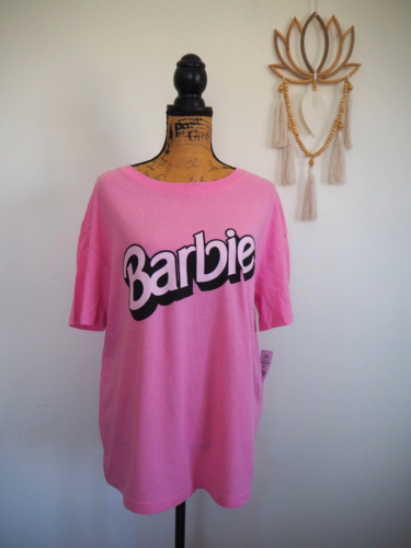 BARBIE Pink Spell Out Casual Short Sleeve Basic Graphic T Shirt Size Medium NWT