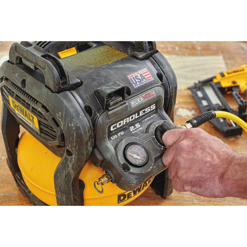 Автомобильный компрессор dewalt
