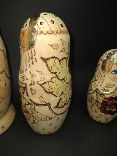 Vintage Matryoshka RUSSIAN Nesting Dolls set of 5 Hand Crafted Wooden Rare Paint - Picture 9 of 23
