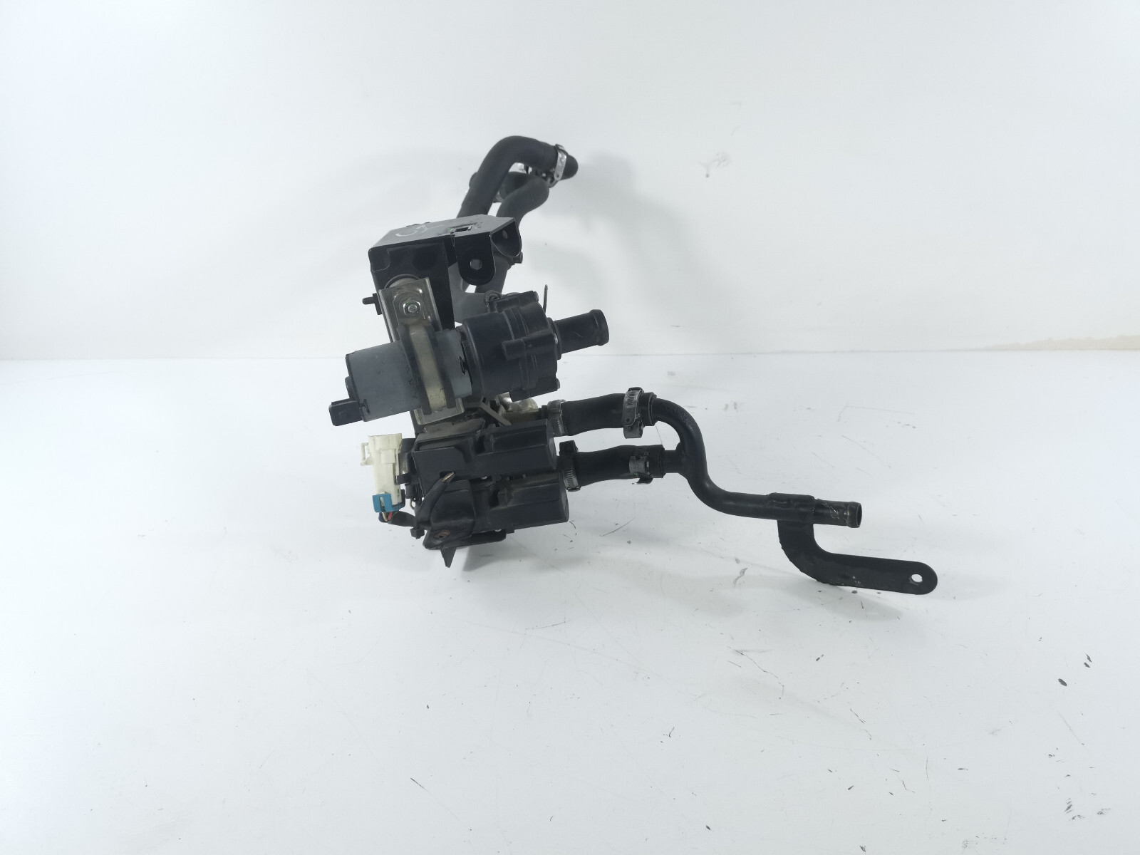 04-19 Maserati GranTurismo S M145 TGK Heater Water Valve Set