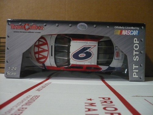 2006 Team Caliber Mark Martin Pit Stop AAA - Picture 2 of 5