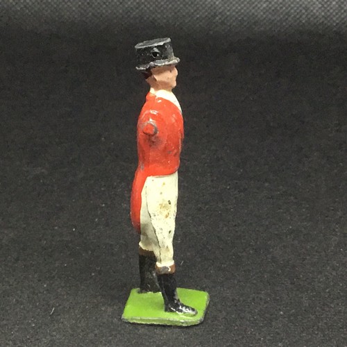 Britains Huntsman (DB 52) Missing Moveable Arm - Picture 2 of 6