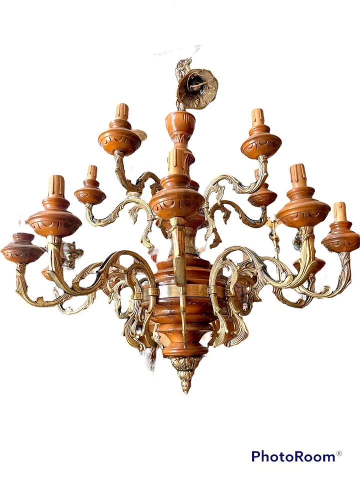 Espectacular e imponente araña barroca de madera y latón Italia 1950 Foto 2 de 4