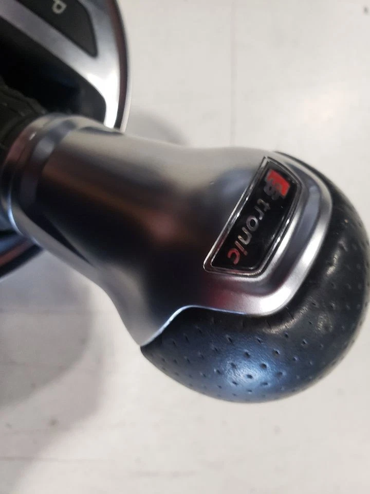 Bota de câmbio, botão, acabamento - 2016 Audi TT Quattro MK3 S-LINE conversível - OEM - Imagem 3 de 4