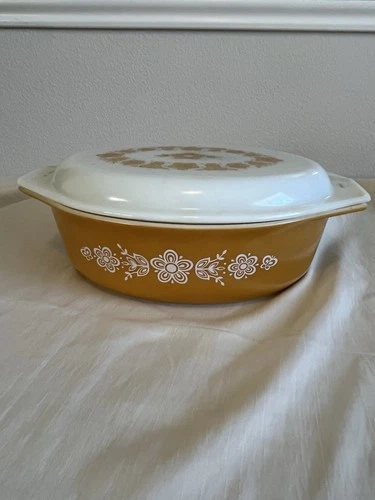 Vintage PYREX Ovenware Casserole Dish With Lid Butterfly Gold 2.5 Qt Made in USA