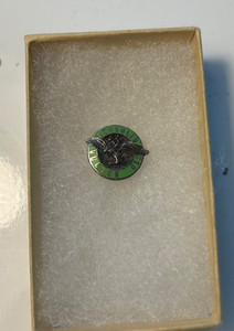 VINTAGE ORIGINAL  CONSOLIDATED VULTEE STERLING 10 YEARS SERVICE PIN