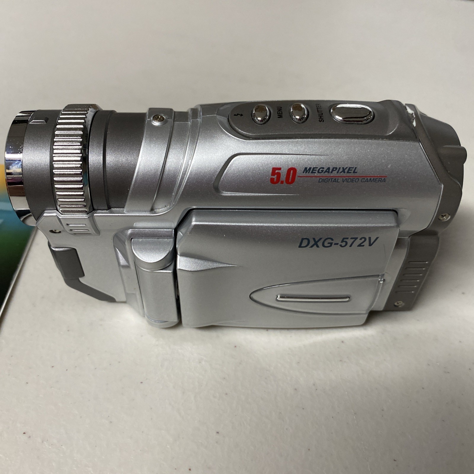 - For Parts Or Repair - Screen Works - Battery Door Issue