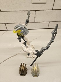 LEGO BIONICLE: Takanuva (7135). No Golden Armor Piece. Gold And Glitter Mask