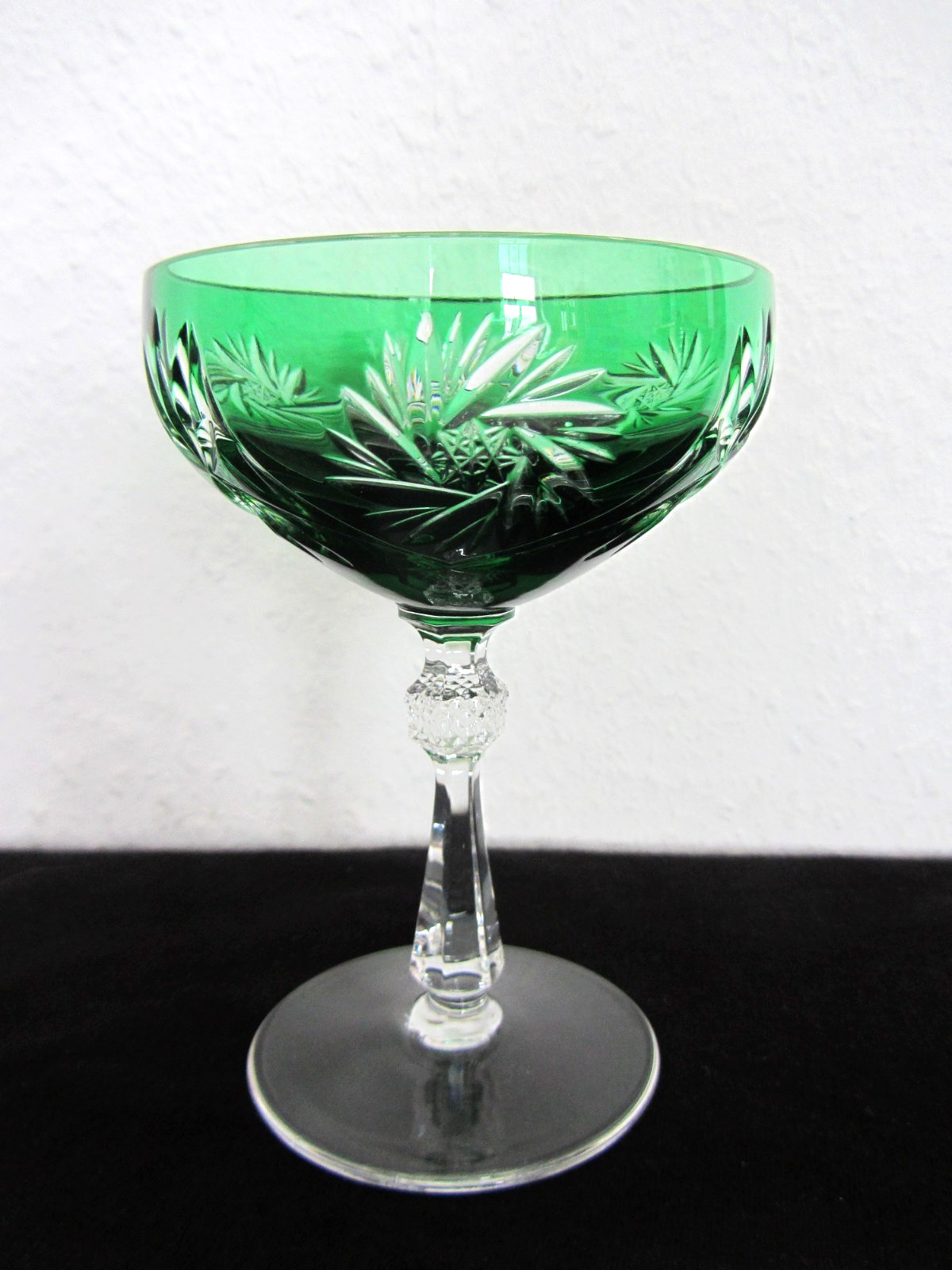 Römerglas Sektglas Sektschale Bleikristall Überfang grün, Schleuderstern-Schliff