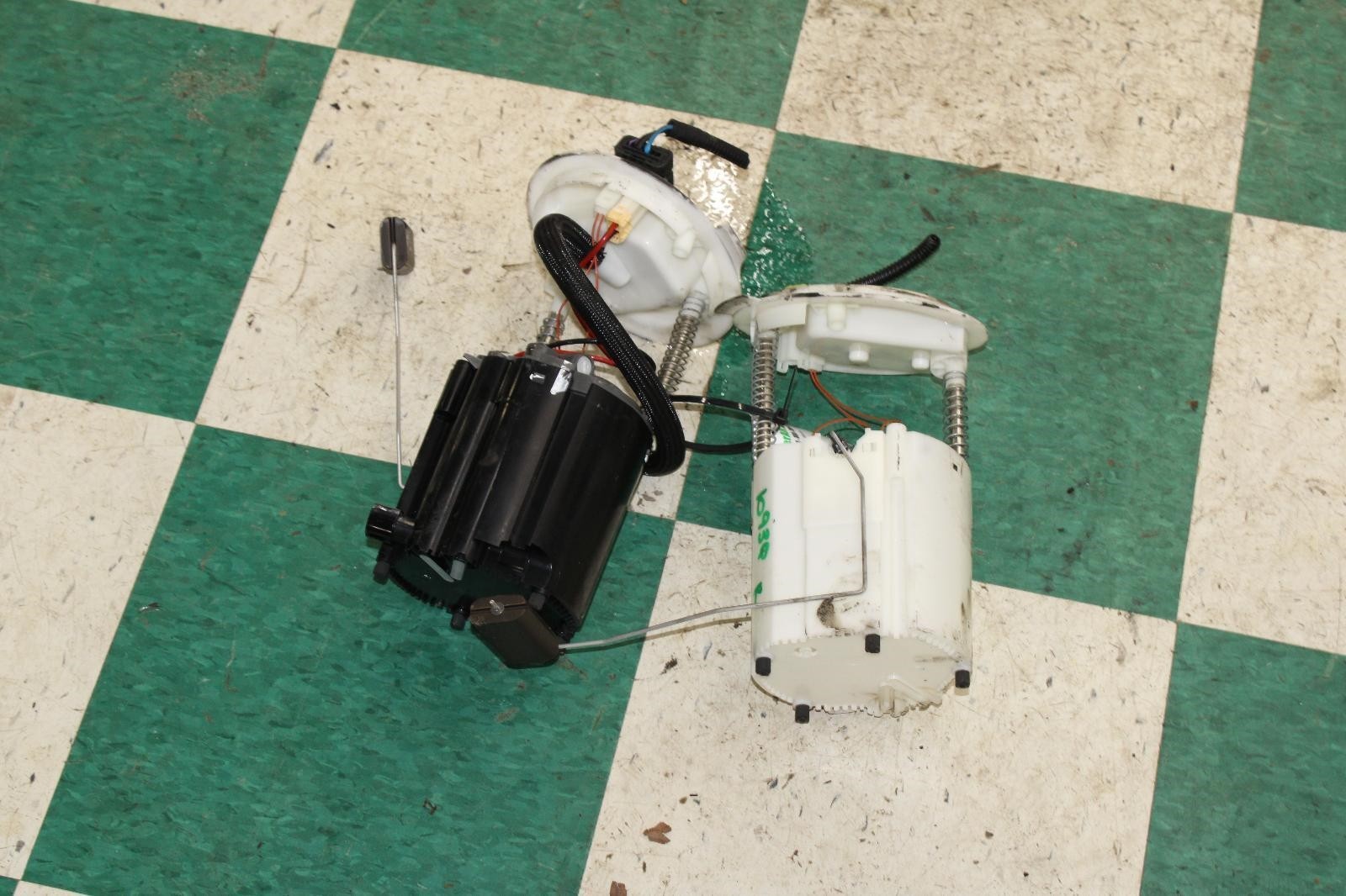 14-21 Ghibli 3.0L Gas Pair LH RH Fuel Pump Sending Unit OEM Factory WTY OE WTY