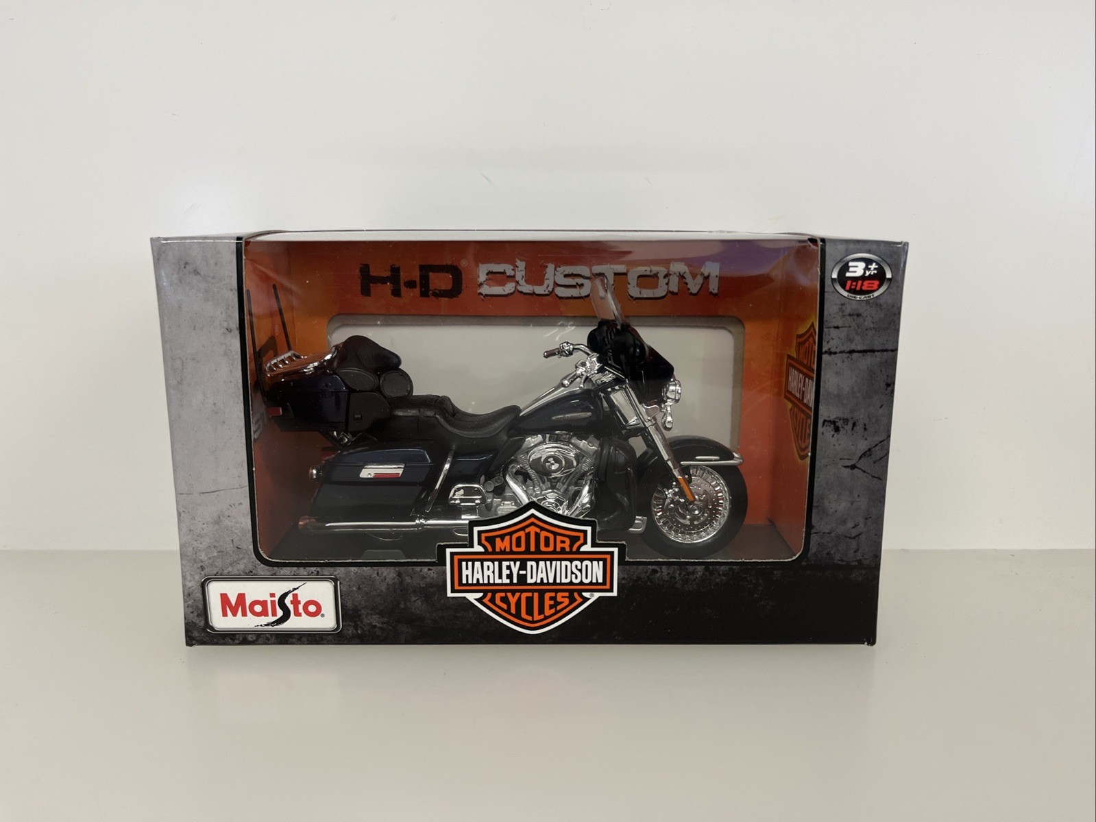 Maisto 1/18 Harley Davidson Motor Cycles 2013 FLHTK Electra Glide Ultra Limited