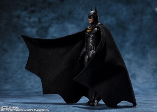 Bandai S.H. Figuarts The Flash - Batman (Michael Keaton) Tamashii Nations - Imagen 5 de 9