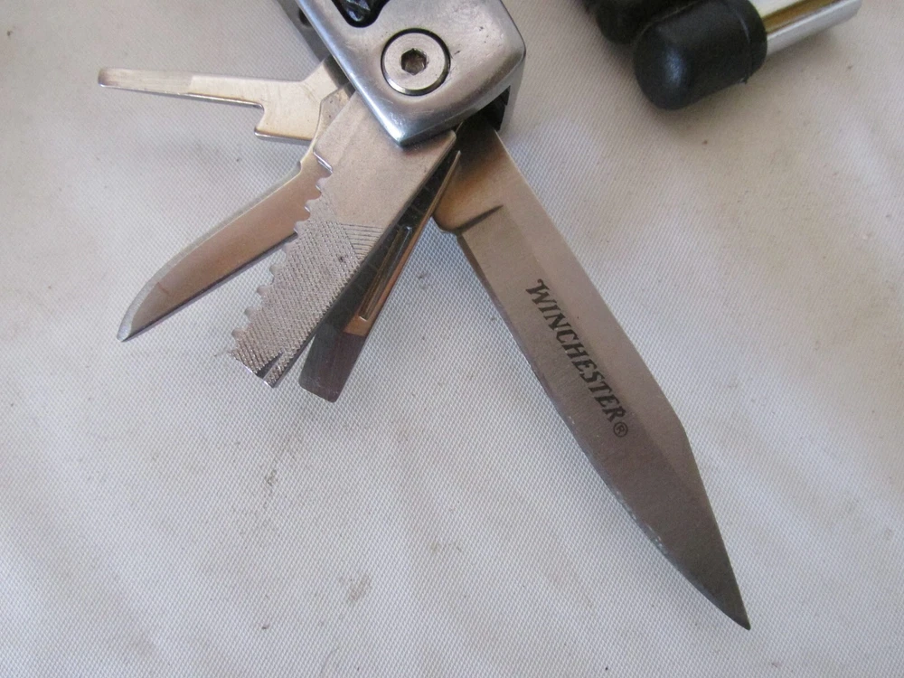 Multi Tool Winchester 2CR with Bits and Leather Sheath