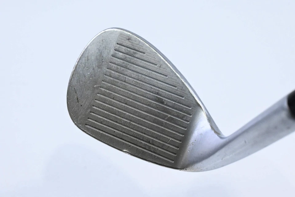 Cleveland 588 RTX Gap Wedge / 52 Degree / Wedge Flex Dynamic Gold Shaft - Image 2 of 4