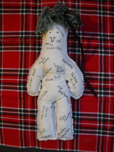 Neuheit Gag Geschenktuch Voodoo Puppe plus ungeöffnetes Papier Voodoo ""Klopfen"" Pad - Bild 2 von 9