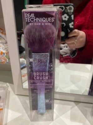 Real Techniques Limited Edition Brush Crush 300 Puderpinsel Brandneu