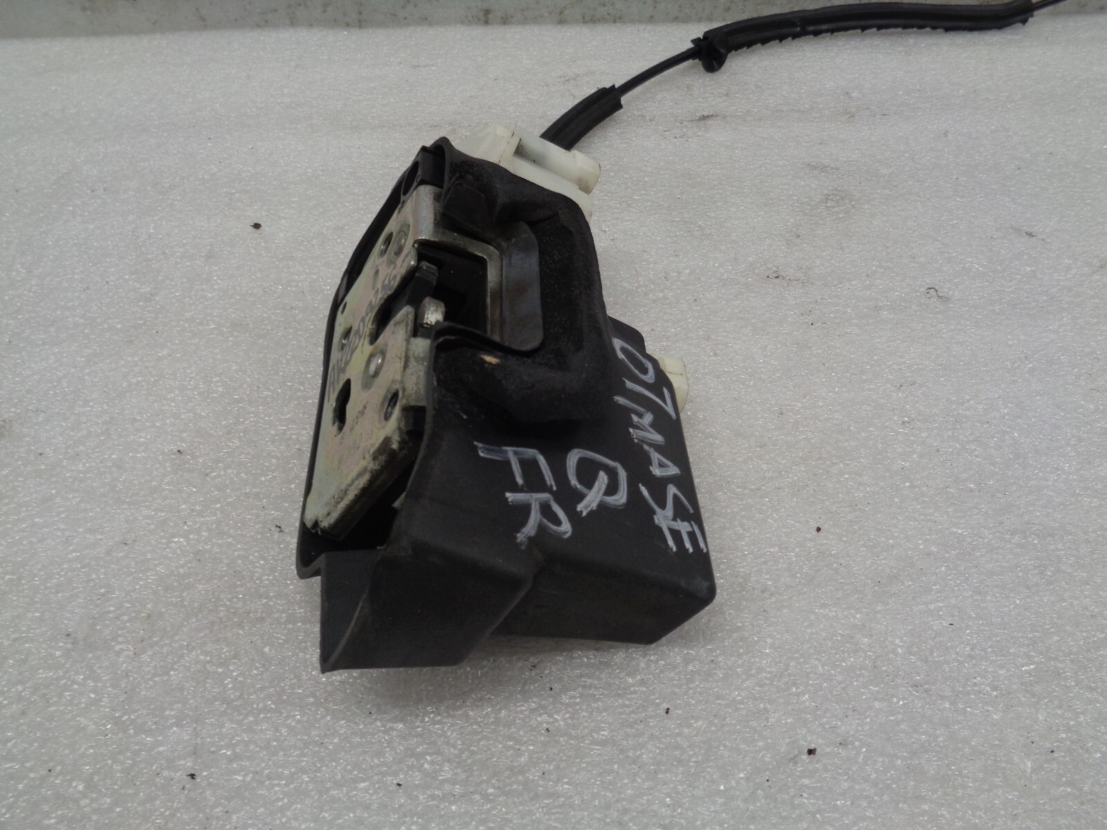 04-08 Maserati Quattroporte Front Right Door Lock Latch Actuator OEM AK2209256
