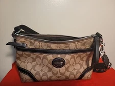 HANDBAG Coach Heritage Shoulder w/Jaquard Logo adjustable Strap Key Charm F18924