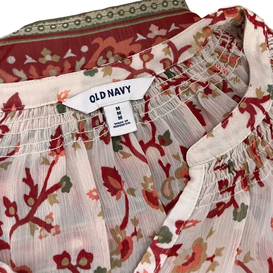 Old Navy 女式中号多雪纺花卉分领缩褶波西米亚 — 第 4/4 张图片