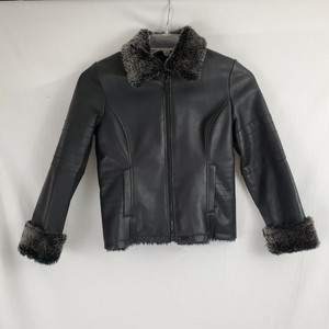 casaco preto de couro