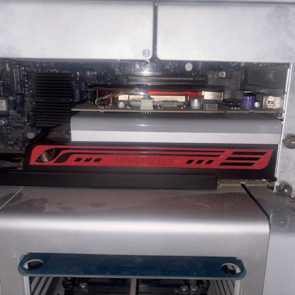 Apple A1186 Mac Pro (Early 2008)  Xeon E5462 @ 2.8GHz 4C 8GB 3TB ATI 2600 XT - Image 2 of 4