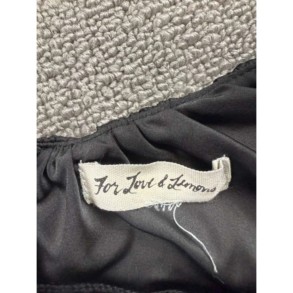 Body feminino For Love And Lemons manga folhada preta decote coração - Imagem 3 de 4