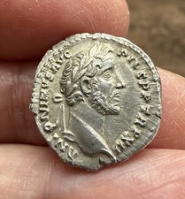 ROMAN. ANTONINUS PIUS (138-161 A.D). SILVER DENARIUS. EXCELLENT GRADE.