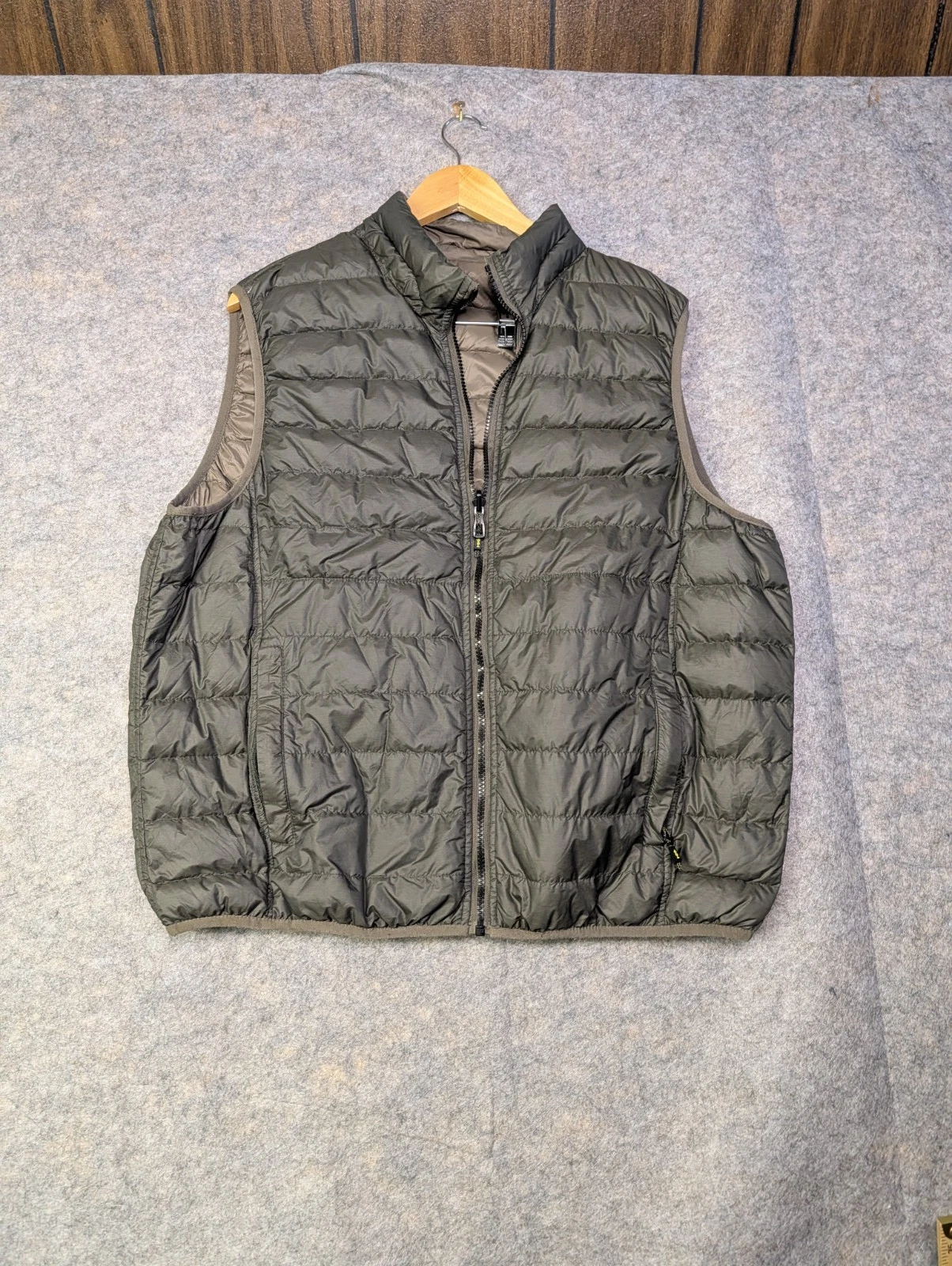 Hawke & Co Packable Puffer Vest Sz M/L Duck Down Reversible Green Tan Outdoor
Opens in a new window