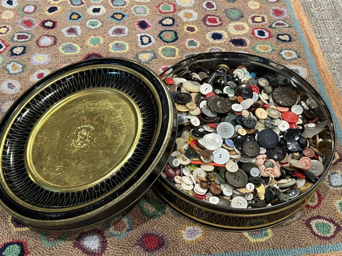 VINTAGE LOT 5 LB BUTTONS FISHEYE LUCITE TORTOISE RHINESTONE SUNSHINE BISCUIT TIN