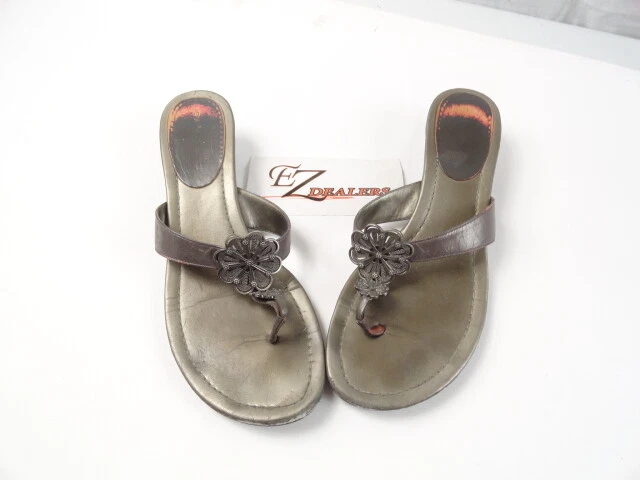 Bandolino Pewter Thong Style Flat Sandals Size 7 1 2 with Medallions