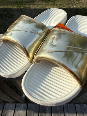 NIKE BENASSI SOLARSOFT MENS 9 METALLIC GOLD SLIDES 696116-770
