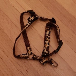 United K9s Lepoard Print Harness SZ XS, Measures 1/2" x 12"-16"