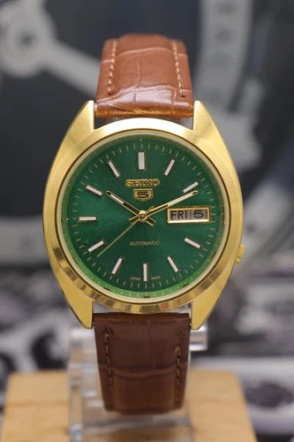Vintage Seiko 5 Day&Date  Automatic Japan Movement No. 7009 Mens Wrist Watch.