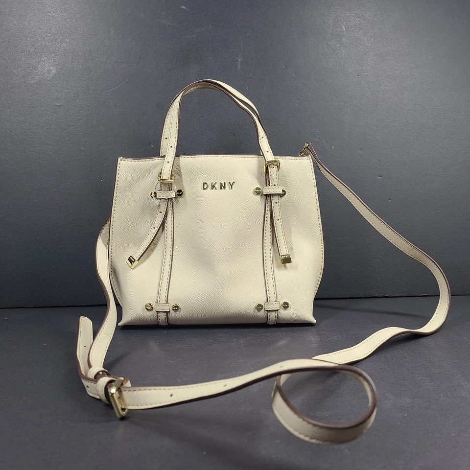 Bolso Bandolera DKNY Mujer Bo Mini Recubierto Cuero Saffiano Beige Dorado $180 Foto 3 de 4