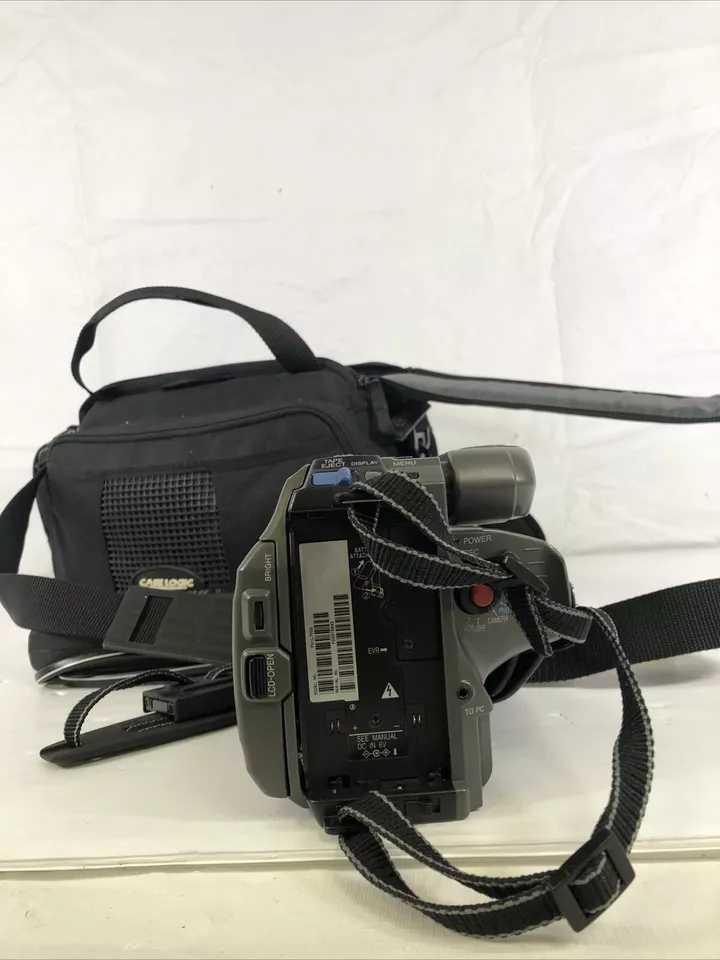 Panasonic pv-l750d VHS-C Palm Sight Camcorder With Bag And Charger And Other Acc - Image 4 of 4