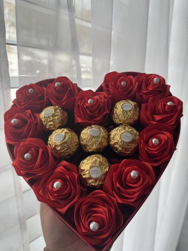 Forever Flowers in Heart Shape Box Preserved Roses That Last over a Year - Picture 6 of 7