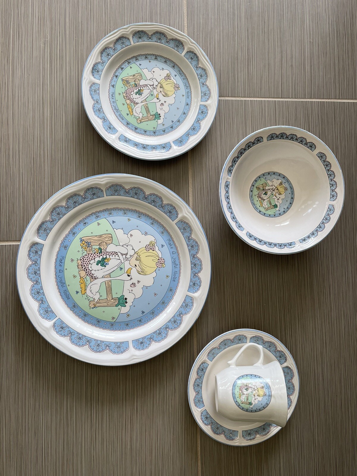 1992 "Make A Joyful Noise" Precious Moments Dinnerware 5 Pc Set - 20 Pieces