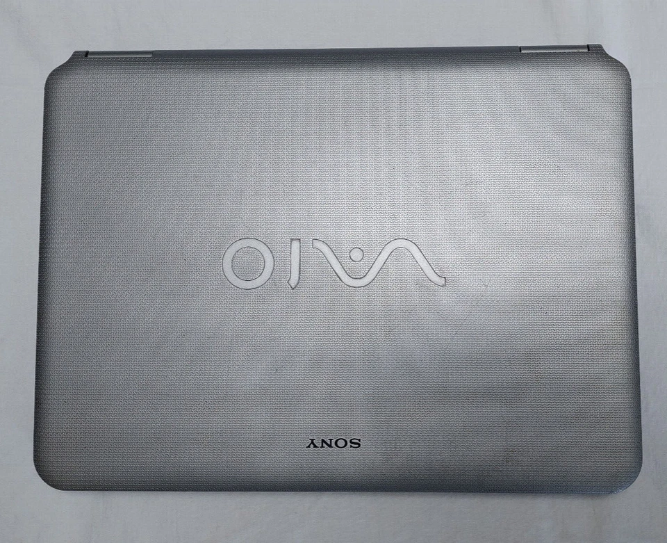 Sony Vaio VGN-NS21Z/S - Intel Core 2 Duo P8600 - SSD 120 GB - OS Lubuntu 23.10 - Immagine 2 di 4