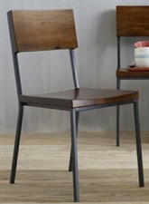 Sedia design in ferro e legno massello in stile industriale vintage