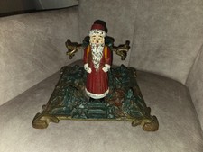 Alter Christbaumständer aus Gusseisen mit Nikolaus /